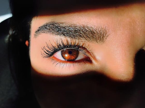 Sourcils et huile : quelles huiles pour de beaux sourcils ?