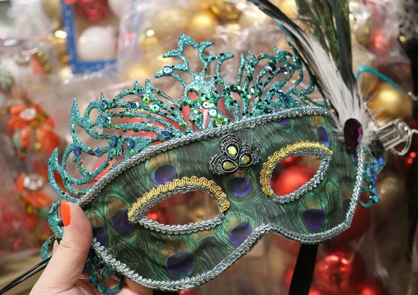 Pourquoi porter un masque vénitien lors d'une soirée déguisée ?