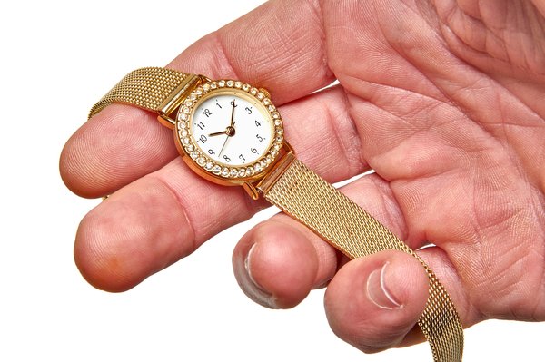 Montre femme d'occasion : luxe accessible et promotions exclusives